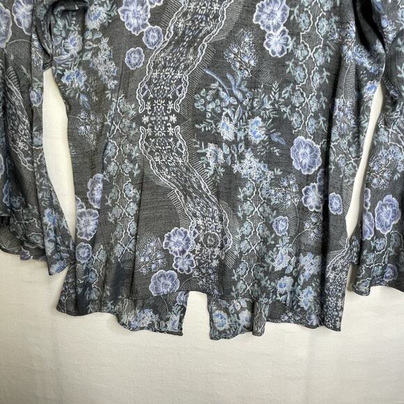 Lauren Conrad Blue Floral Top Size Medium Flutter Sleeve Boho - Picture 6 of 16